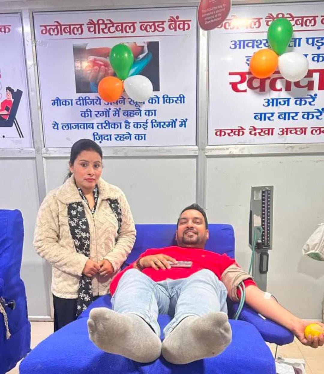शादी की वर्षगांठ पर रक्तदान कर दिया लोगों को संदेश 