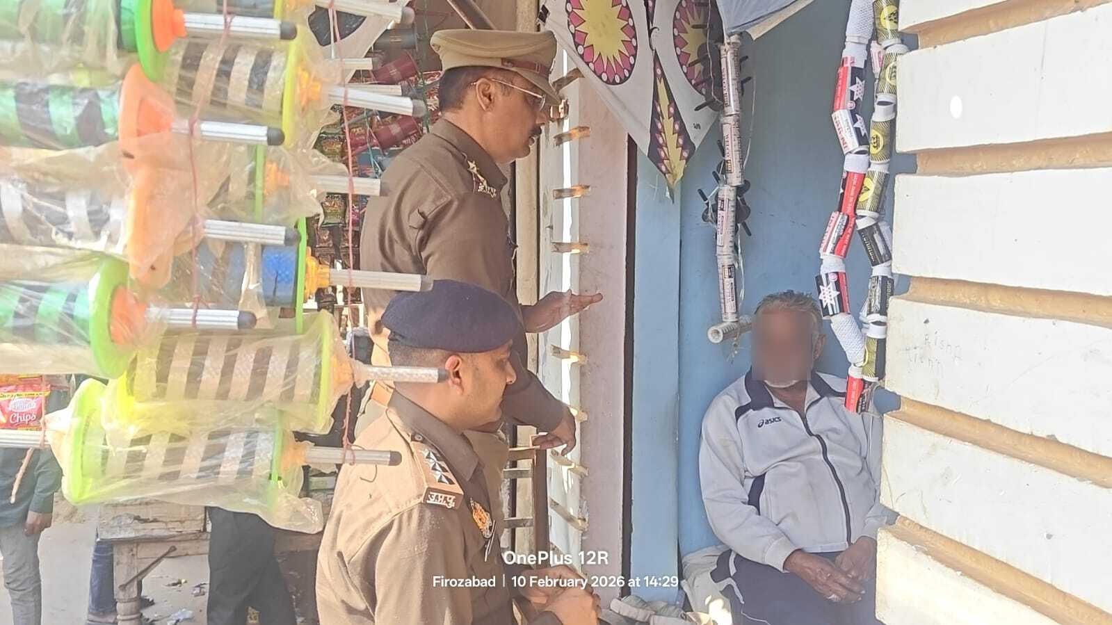फिरोजाबाद पुलिस का चाइनीज माँझे के खिलाफ विशेष अभियान, दुकानों पर छापेमारी