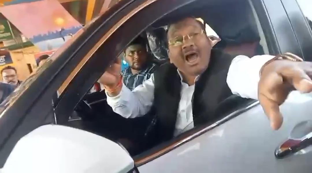 ऑटो पार्किंग ठेके को लेकर नगर में विवाद      