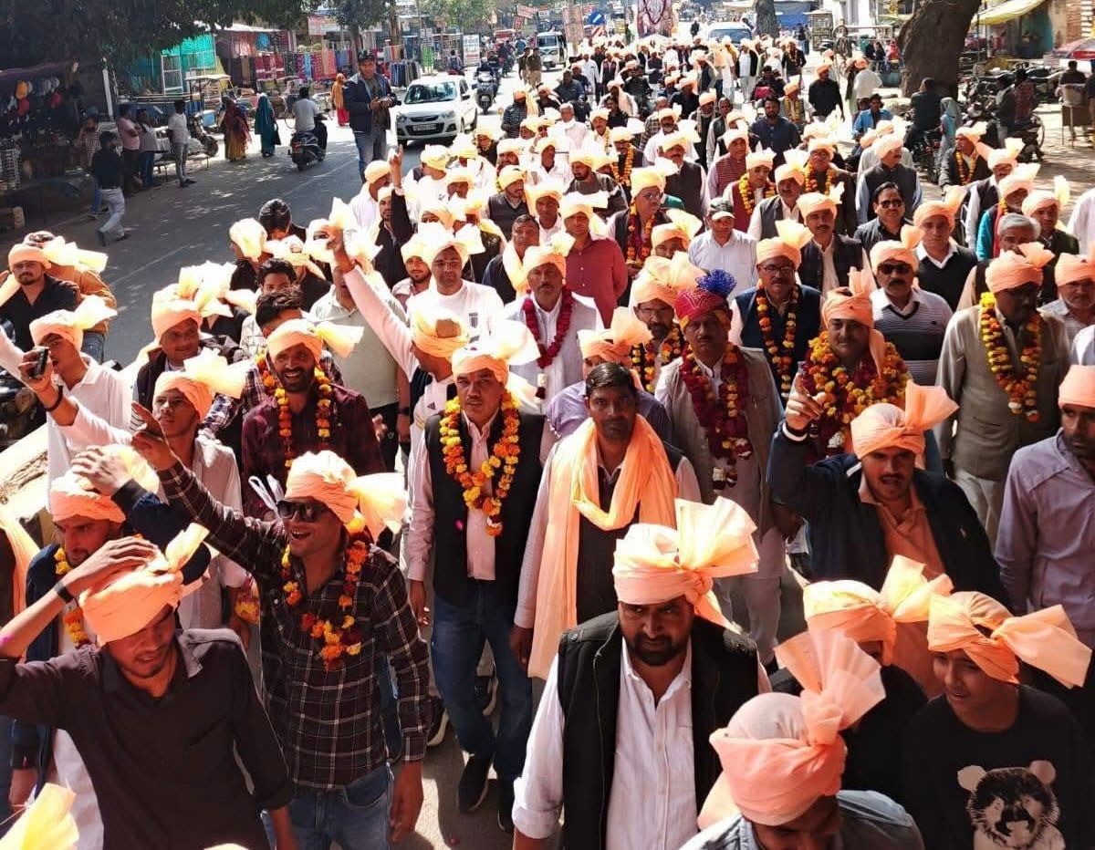 टूंडला में महाराजा सूरजमल जयंती पर निकली भव्य शोभायात्रा, जगह-जगह पुष्पवर्षा