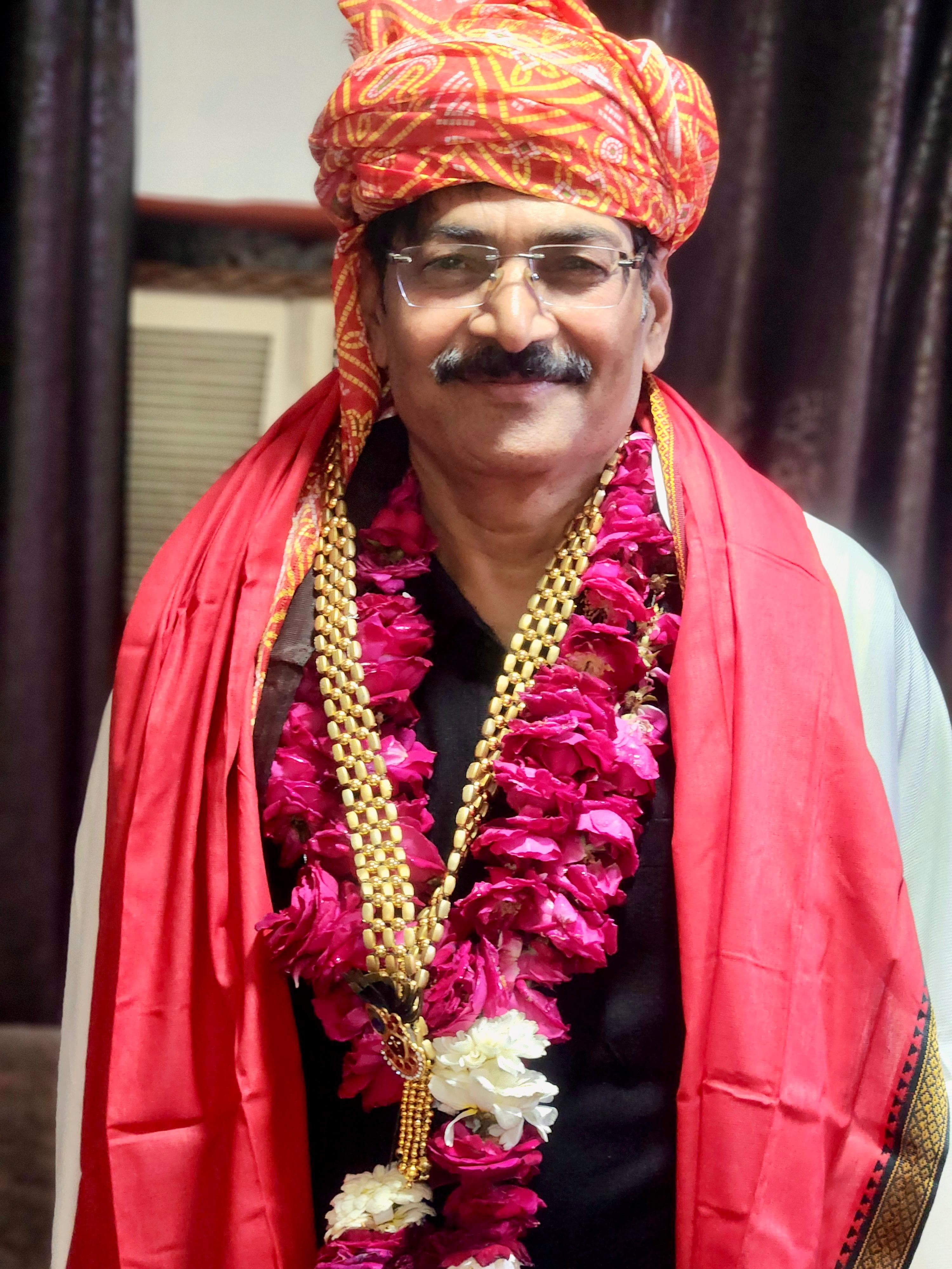 प्रेस क्लब अध्यक्ष सत्येंद्र धाकरे का धूमधाम से मनाया जन्मदिन