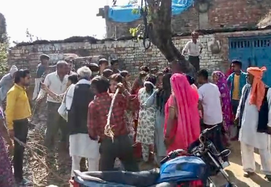 कांवड़ यात्रा के दौरान बवाल, युवतियों से अभद्रता का आरोप