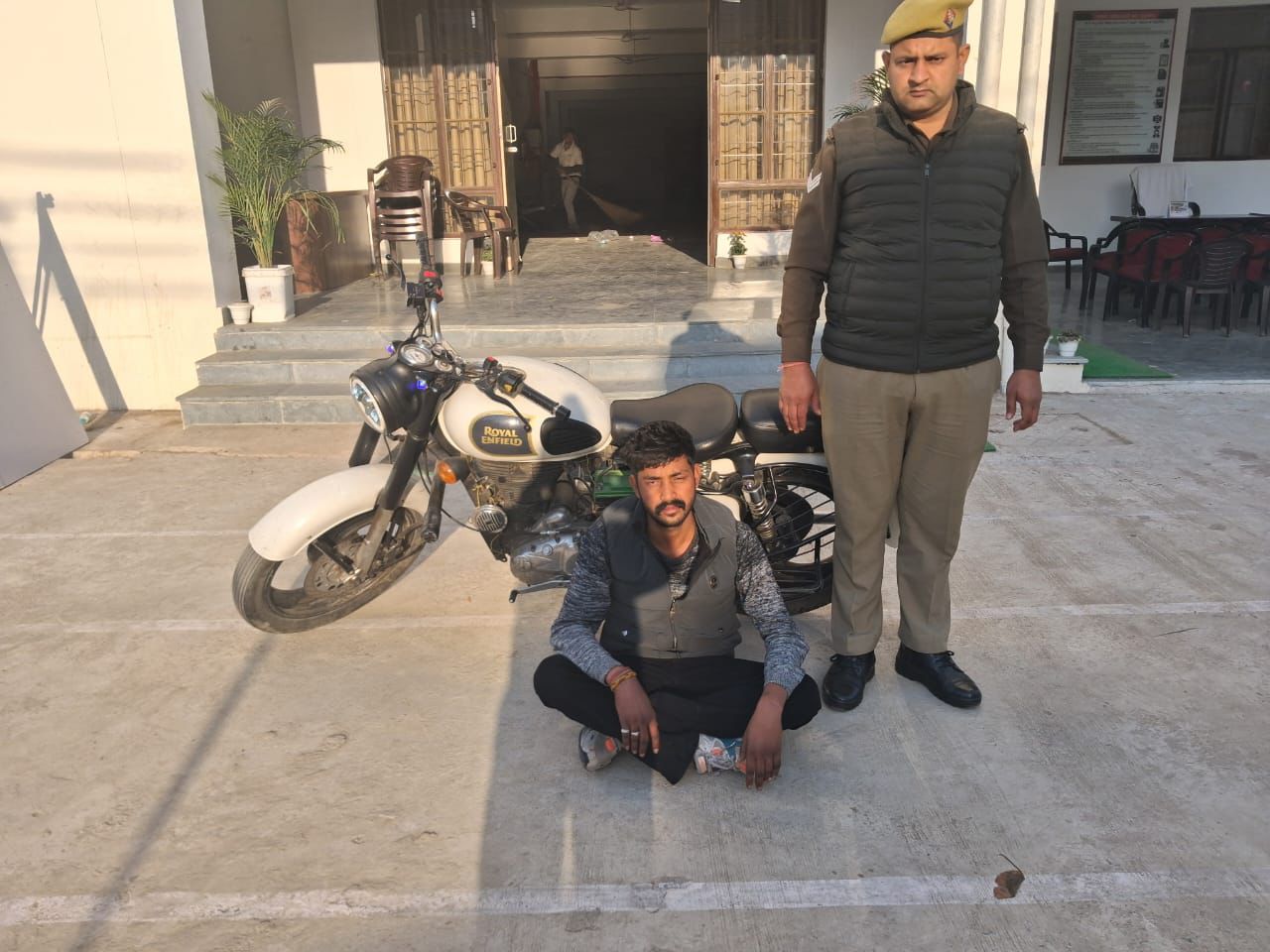 स्टंट कर रहे युवक की बाइक सीज, जुर्माना वसूला