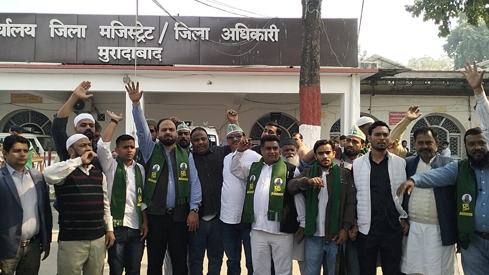 बिजली, पानी और सफाई व्यवस्था को लेकर AIMIM ने जिलाधिकारी को ज्ञापन सौंपा