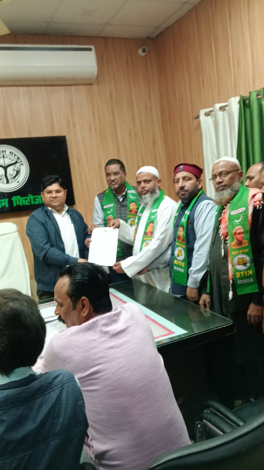 आगामी त्यौहारों पर व्यवस्थाओं AIMIM ने नगर आयुक्त को सौंपा ज्ञापन