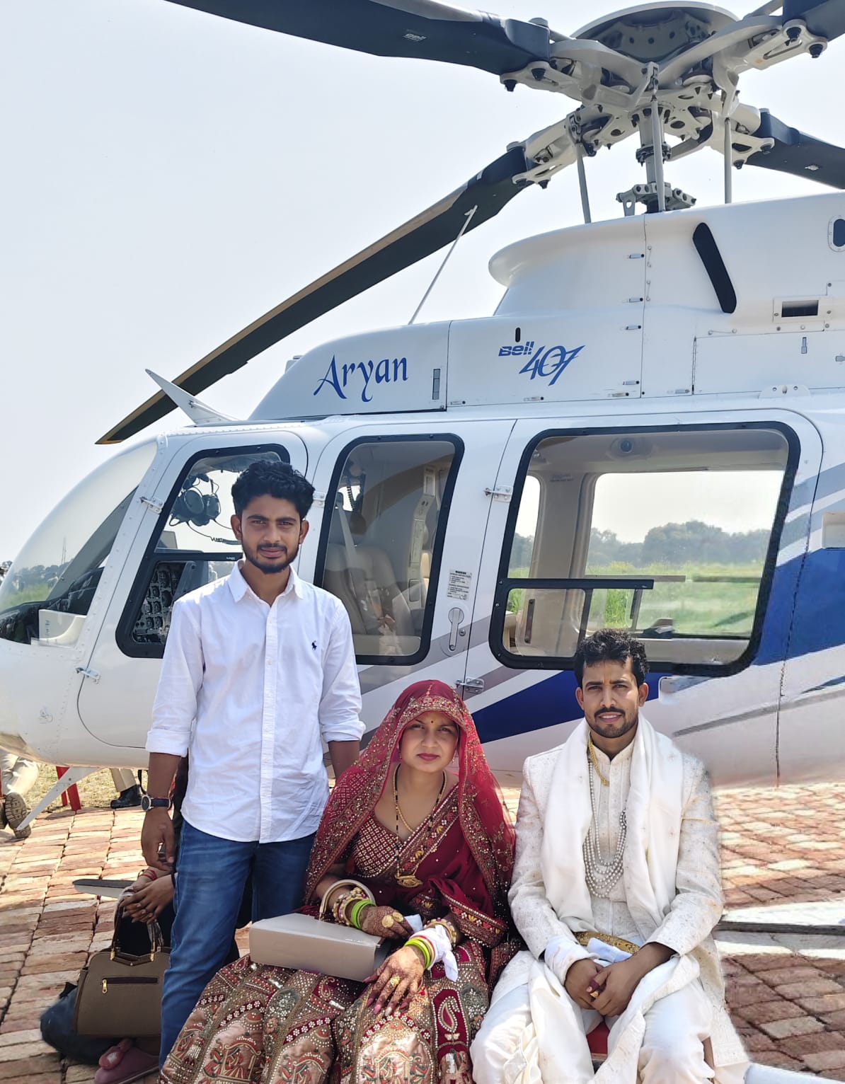 हेलीकॉप्टर से ससुराल भेजी बेटी, विदाई देने के लिए उमड़ा पूरा भरौल गांव