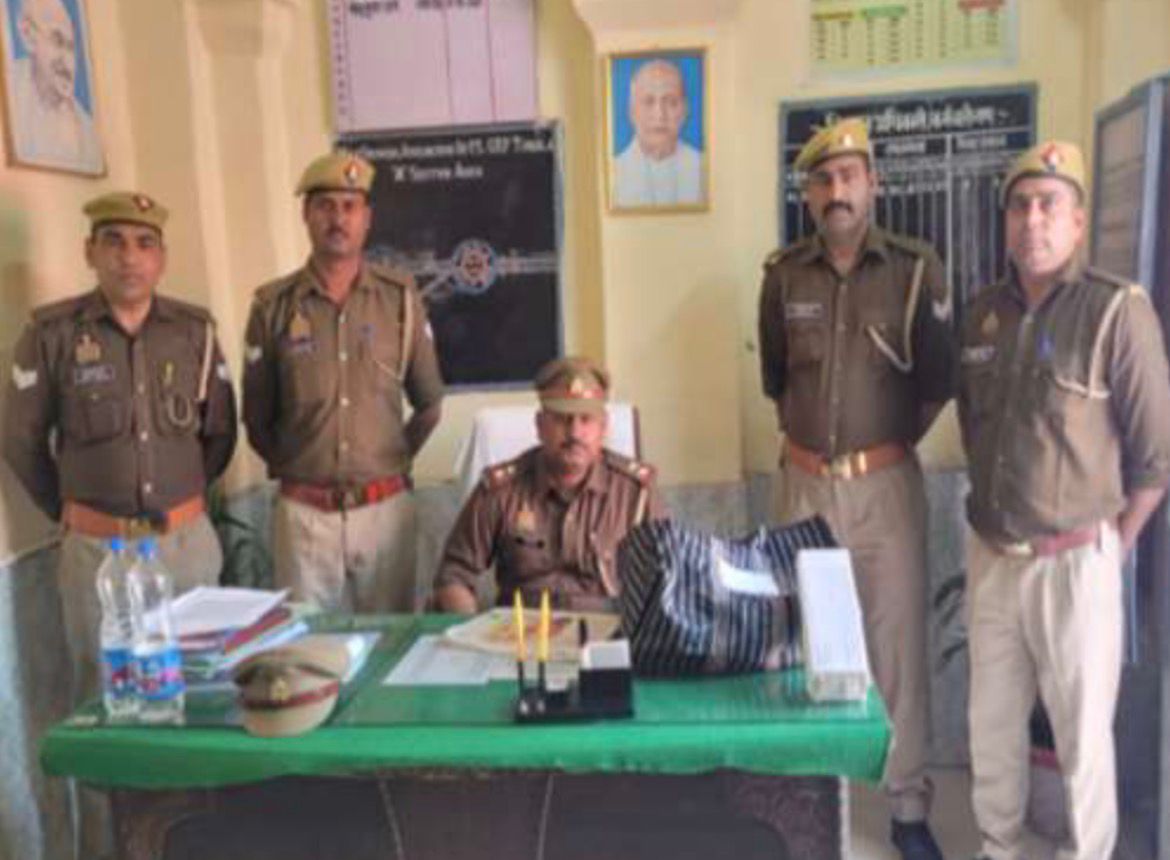 प्लेटफॉर्म पर लावारिस बैग से ‘दिल्ली ओनली सेल’ शराब बरामद