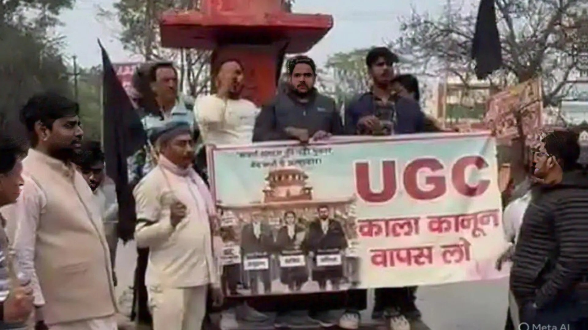 भाजपा विधायकों ने विधि विश्वविद्यालय की स्थापना की मांग को लेकर प्रदर्शनरत छात्रों का किया समर्थन