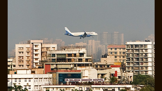 हवाई अड्डों के आसपास इमारतों की ऊंचाई सीमा का समाधान निकालने के लिए अध्ययन जारी : नागर विमानन मंत्री