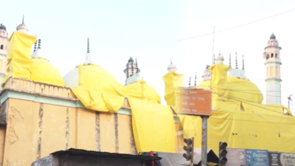 शाहजहांपुर में ‘लाट साहब’ जुलूस मार्ग की 48 मस्जिद-मजार तिरपाल से ढकीं, सुरक्षाबल तैनात