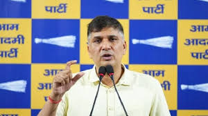 चिराग दिल्ली में गायों को मुक्त कराने वाले स्वयंसेवियों को आप ने किया सम्मानित