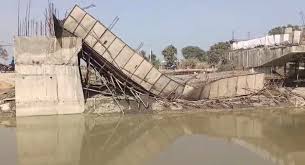 बिहार के गोपालगंज में निर्माणाधीन पुल का हिस्सा ढहा, तीन इंजीनियर निलंबित