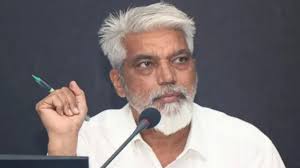 महाराष्ट्र सरकार मराठी न पढ़ाने वाले स्कूलों की मान्यता रद्द कर सकती है: मंत्री दादा भुसे