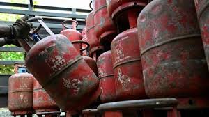 गुजरात में नहीं है एलपीजी की कोई कमी, चार लाख से अधिक सिलेंडर हैं स्टॉक में: राज्य सरकार