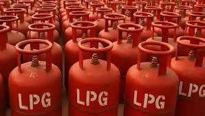 विपक्षी दलों ने केंद्र से एलपीजी सिलेंडरों की उपलब्धता पर ध्यान देने के लिए कदम उठाने का आग्रह किया