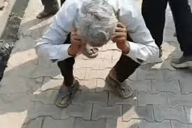 सड़क पर ‘मुर्गा बनवाकर’ पीटा, कदमों में सिर रखवाकर मंगवायी माफी : तीन आरोपी गिरफ्तार