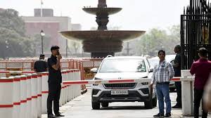 तकनीकी खराबी के कारण संसद के गेट पर लगा ‘बूम बैरियर’ गिरा, सुरक्षा अलार्म बजा