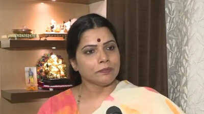 शिक्षकों से मारपीट का मामला: अदालत ने मुंबई की महापौर रितू तावडे की याचिका खारिज की