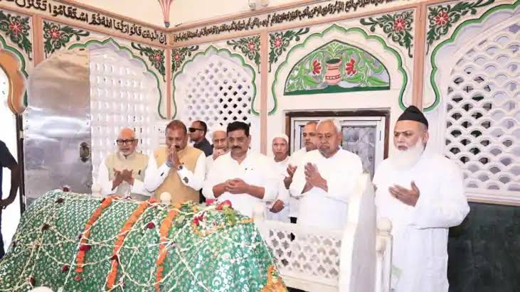 ईद पर नीतीश ने पटना में ‘खानकाहों’ का दौरा किया, बेटे निशांत पहुंचे गांधी मैदान