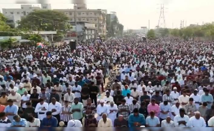 तमिलनाडु में धार्मिक उल्लास के साथ मनायी गई ईद, नेताओं ने एकता का आह्वान किया