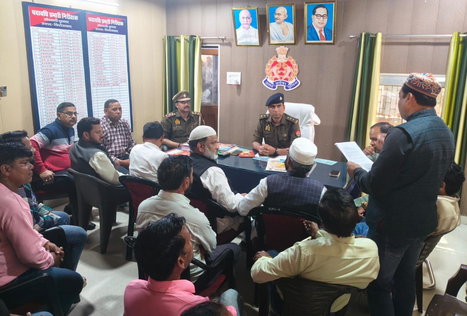 आगामी होली-ईद के पवन पर्व को लेकर थाना टूंडला में पीस कमेटी की बैठक हुई आयोजित 