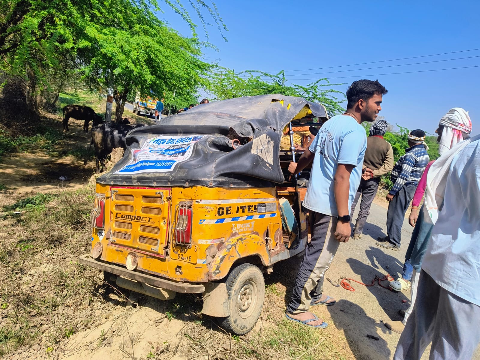 अनियंत्रित ऑटो पलटा दो यात्री घायल
