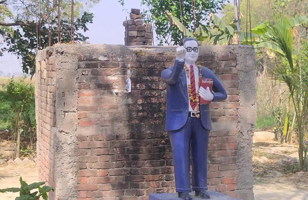 असामजिक तत्वों ने तोड़ी संविधान निर्माता की प्रतिमा, आक्रोश !