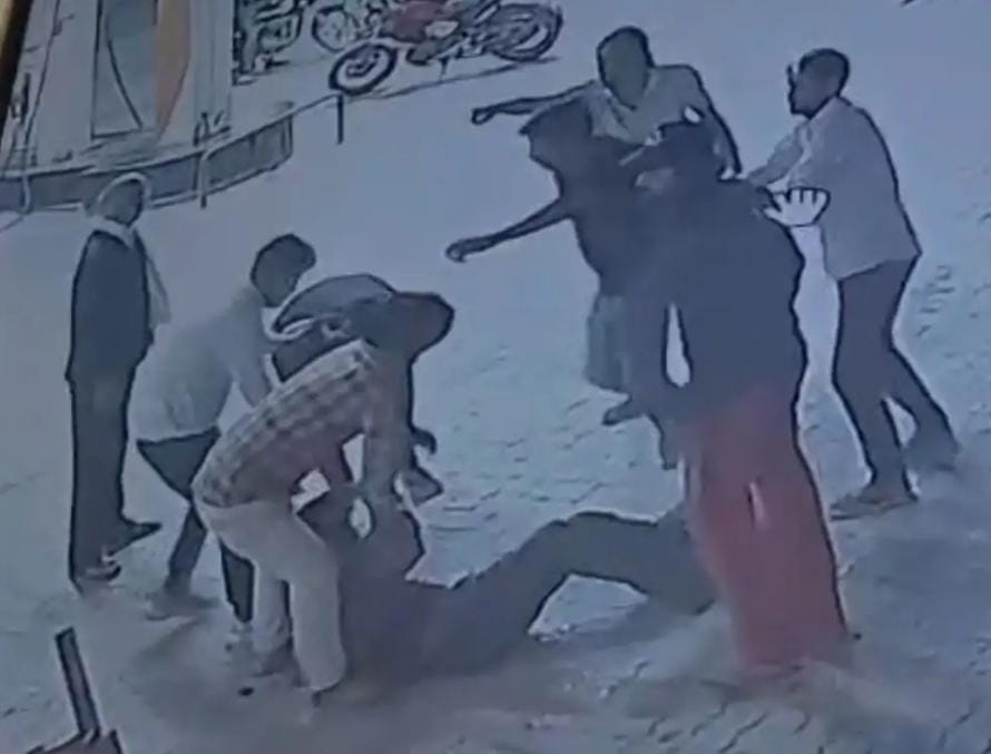 दबंगों ने पेट्रोल पंप पर किया खूनी संघर्ष