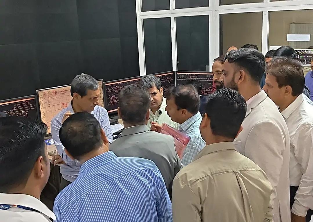 सीआरएस और डीआरएम ने टूंडला जंक्शन का किया निरीक्षण