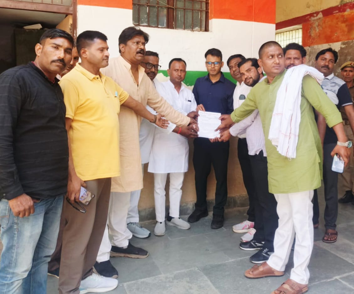 दिल्ली में खटीक समाज के युवक की हत्या के विरोध में टूंडला में सौंपा ज्ञापनने