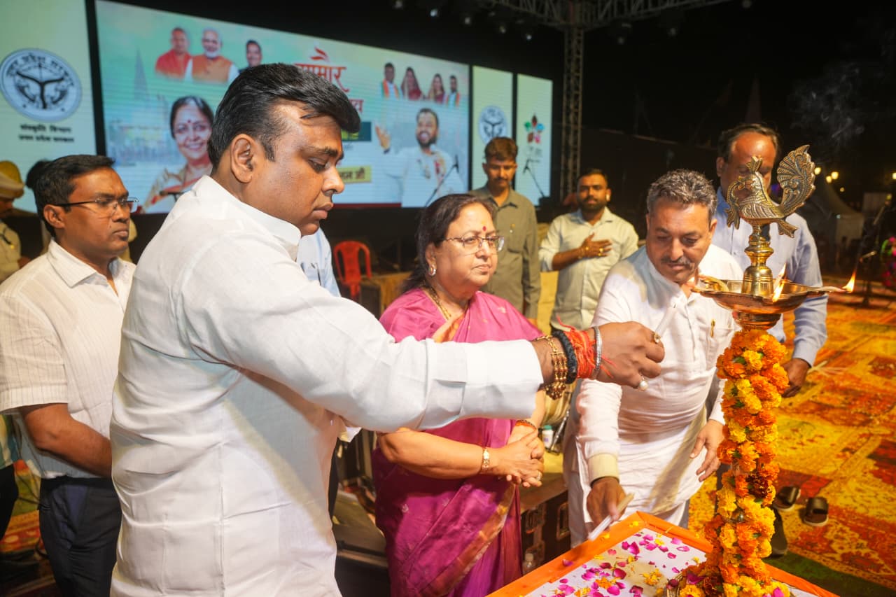 सामौर बाबा महोत्सव में कन्हैया मित्तल के भजनों से झूमा सिरसागंज, श्रद्धालुओं का जनसैलाब उमड़ा