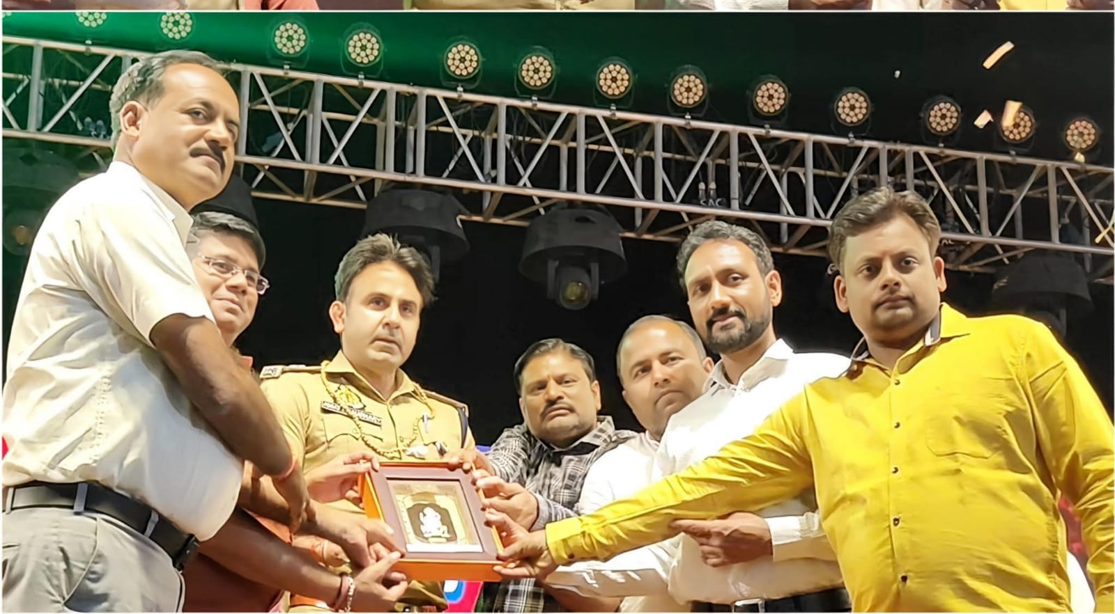 मेला तीज महोत्सव मे कशिश चौधरी के ठुमको पर घूमते रहे लोग 