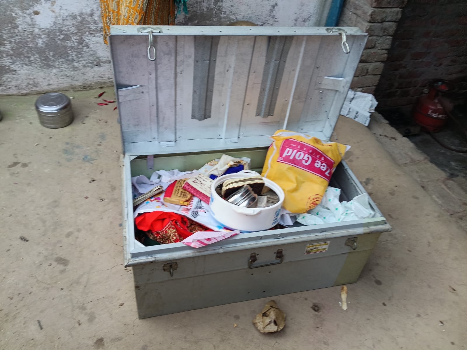 अज्ञात चोरों ने नगदी व आभूषणों पर किया हाथ साफ 