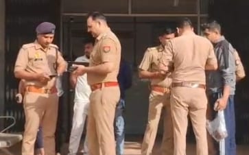 मुरादाबाद में भीषण सड़क हादसा कार के उड़े परखच्चें 4 युवकों की दर्दनाक मौत 01 गंभीर घायल