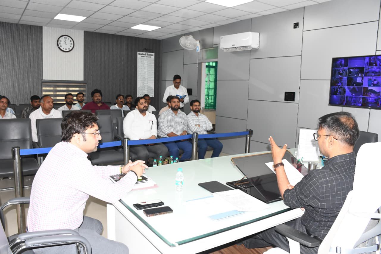 गैस एजेंसियों को डीएम की सख्त चेतावनी, कालाबाजारी पर होगा लाइसेंस रद्द