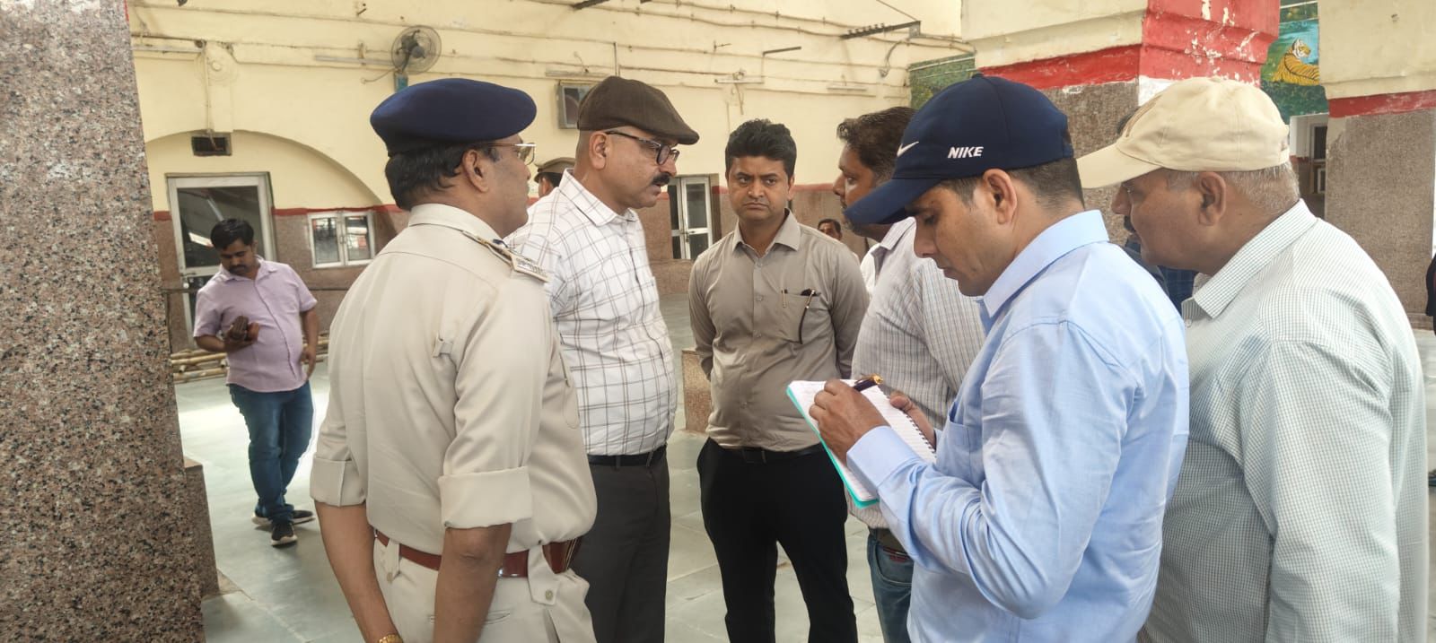 टूंडला जंक्शन पर एसआईजी का निरीक्षण, यात्री सुविधाओं की हुई समीक्षा