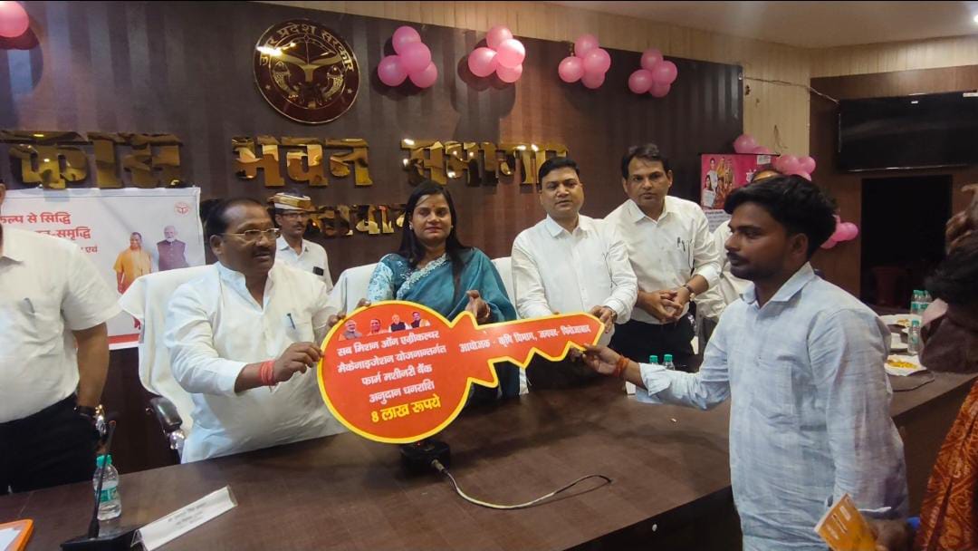 विकसित भारत–विकसित उत्तर प्रदेश थीम पर प्रदर्शनी, जनप्रतिनिधियों ने गिनाईं उपलब्धियां