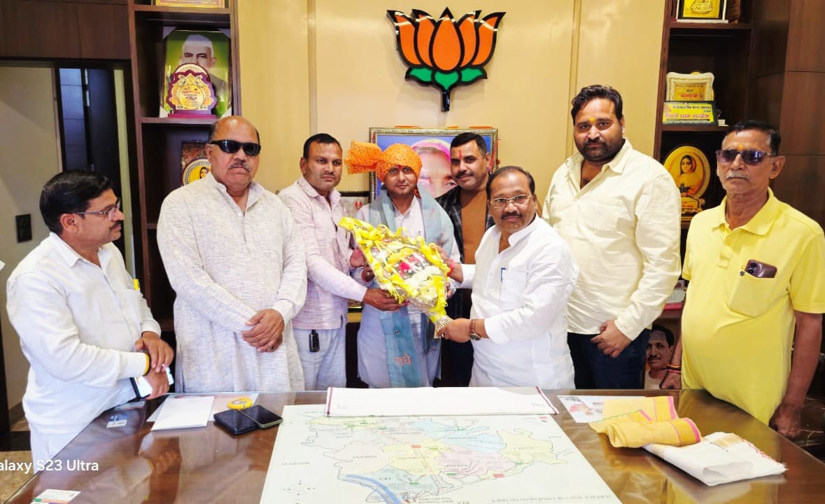 टूंडला के रामतीर्थ सिंह चक बने खटीक समाज के राष्ट्रीय उपाध्यक्ष, लोगों ने बधाई