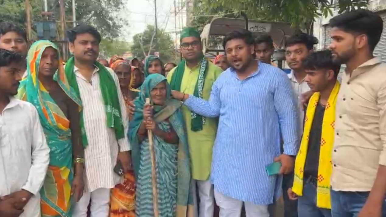 ट्रांसफार्मर की समस्या को लेकर किसानों में आक्रोष, एक्सईएन कार्यालय का किया घेराव 