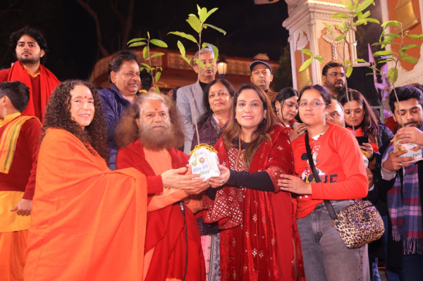 परमार्थ निकेतन दर्शनार्थ आए वित्त मंत्रालय, राज्स्व विभाग, भारत सरकार के अधिकारीगण