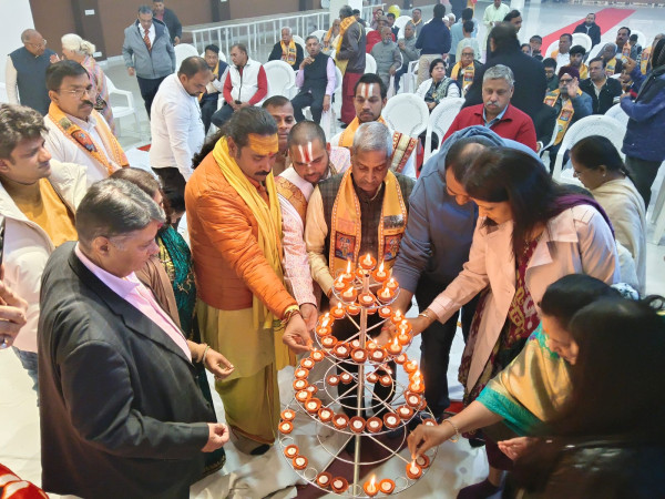 कामधेनु आरोग्य संस्थान में नवनिर्मित कामधेनु मंदिर के अवलोकन और मासिक हवन का आयोजन