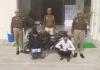 लूट के दो आरोपी मोबाइल, बाइक और तमंचे सहित गिरफ्तार