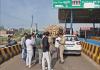 टूंडला टोल पर ‘पुलिस कार्ड’ दिखाकर निकलने की कोशिश, फोटो मेल न खाने पर रोकी कार
