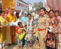 जनचौपाल लगाकर महिलाओं को किया जागरूक