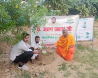 डाँ. अरुण प्रकाश के जन्मदिन पर किया वृक्षारोपण