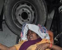 भाई दूज कर लौट रही महिला बाइक से गिरकर घायल
