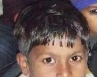 लोहे के विद्युत खंभे में करंट दौड़ने से 12 वर्षीय बालक की मौत, गांव में मचा कोहराम