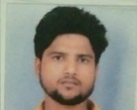 शादी का कार्ड देकर लौटते समय डिवाइडर से टकराई बाइक, चालक की मौत, साथी घायल