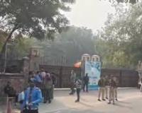 दिल्ली: तीन स्कूलों को बम से उड़ाने की धमकी मिली, तलाशी अभियान जारी