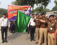 यातायात नियमों के पालन से ही सुरक्षित जीवन संभव मुरादाबाद पुलिस द्वारा यातायात किया गया शुभारम्भ 